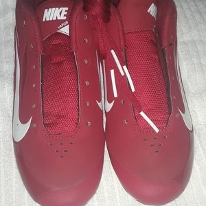 Youth baseball cleats